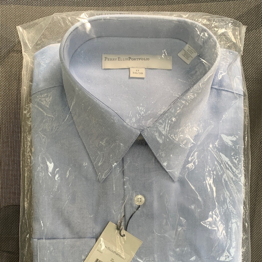 NWT Perry Ellis Portfolio Men’s Dress Shirt- subtle blue stripe- 100% Cotton